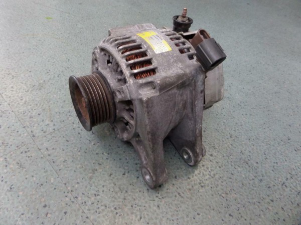 Toyota Corolla E12 Lichtmaschine