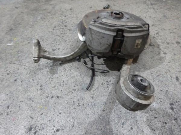 Audi A4 8W Achsschenkel Radnabe Beifahrer vorne rechts 8W0407560
