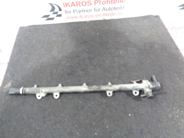 Mercedes C-Klasse W203 Einspritzleiste Rampe A6120700095 