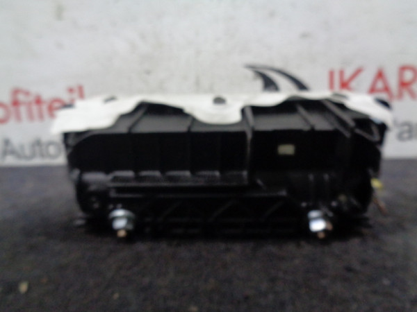 VW Passat B7 Amaturenbrett Airbag 3AA880204