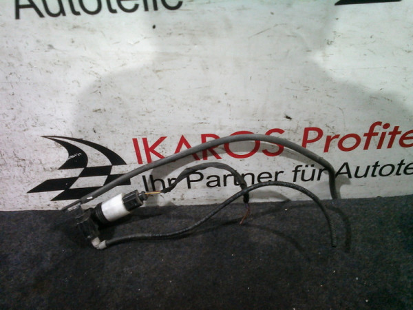 Mercedes Benz C Klasse W204 Wischwaschpumpe Wasserpumpe vorne A2048860521