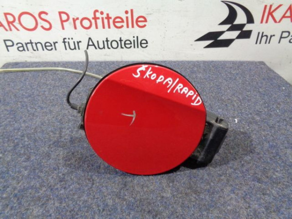 Skoda Rapid 5J Tankklappe Tankdeckel Klappe Deckel rot