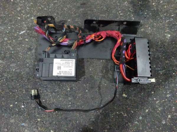 Mercedes E-Klasse W212 Kraftstoffpumpe Steuergerät A2129000306