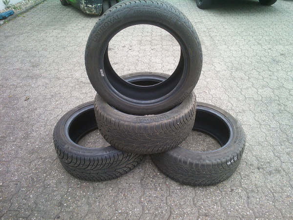 4 X Wintereifen 235 45 R17 Reifen UNIROYAL Baujahr 2022 Winter 
