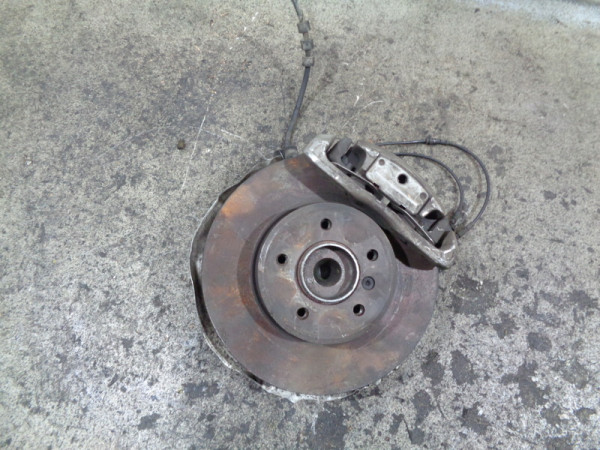 BMW 5er E60 E61 Radnabe Achsschenkel vorne links 6760953L Fahrerseite 