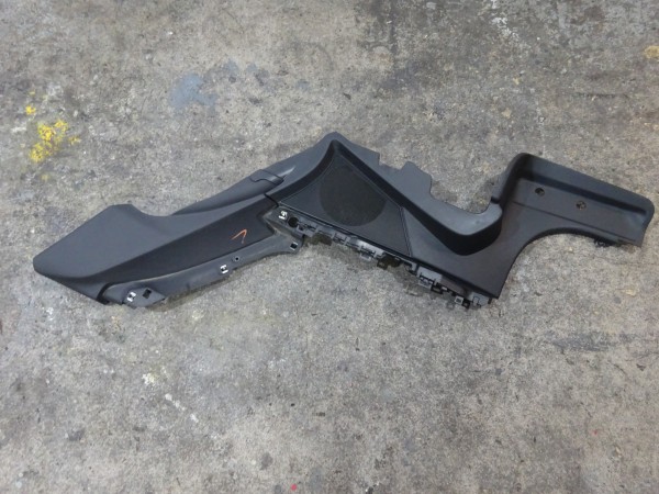 Mercedes C & E Klasse W204 W207 Seitenwand Abdeckung Verkleidung rechts A2076901425