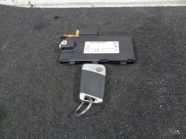 VW Golf VII 7 Koppelantenne Schlüssel Ladeplatte 5G0980611