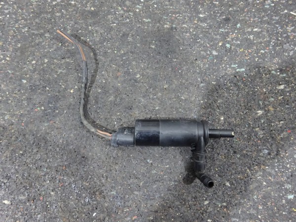 BMW 5er E60 E61 Wischwasserpumpe Düse Xenon 8377613