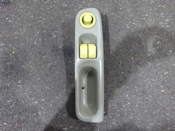 Renault Twingo Fensterheberschalter 7700832376 links elektrisch