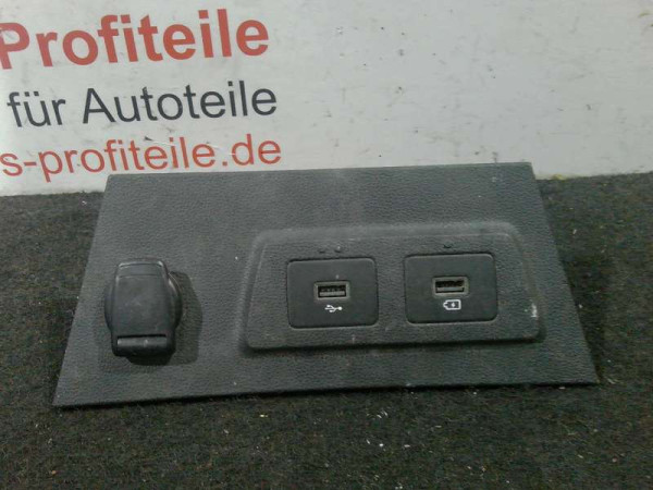 Dacia Duster AUX Anschluss USB 682640040R