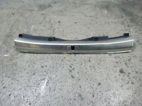 Audi A4 8W Kombi Laderaumkante Schutzkante Chrom 8W9864513