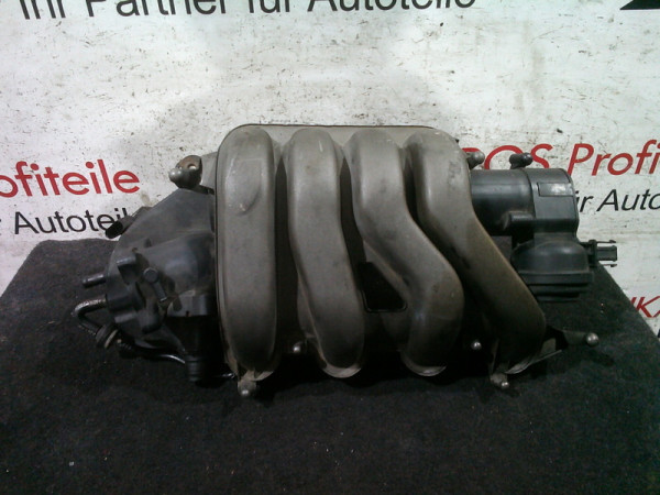 Audi A3 2,0 FSI Ansaugbrücke 06F133210D