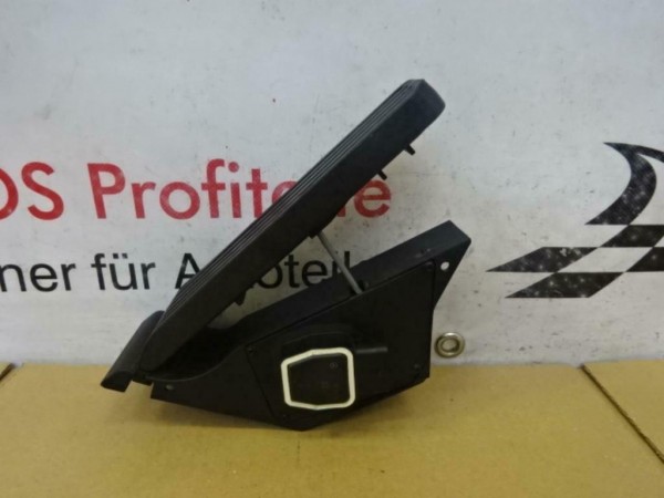 Mercedes C-Klasse W204 Gaspedal A2043000304 Fahrpedal