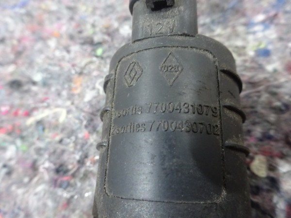 Renault Kangoo Megane Wasserdüse Wasserpumpe Pumpe 7700431079