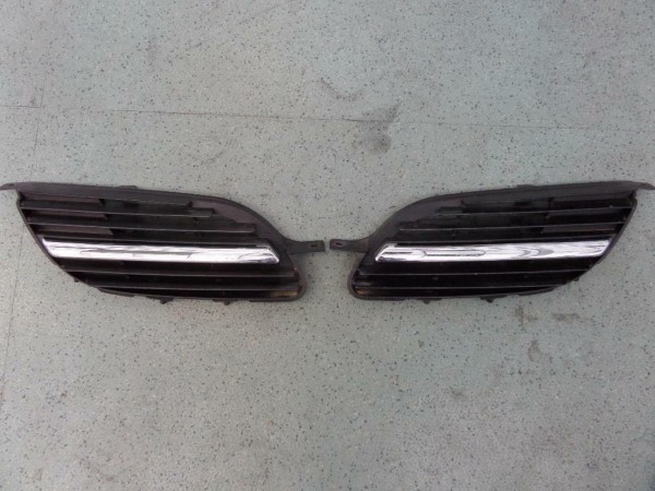 Nissan Almera Tino Kuhlergrill Links Rechts Set