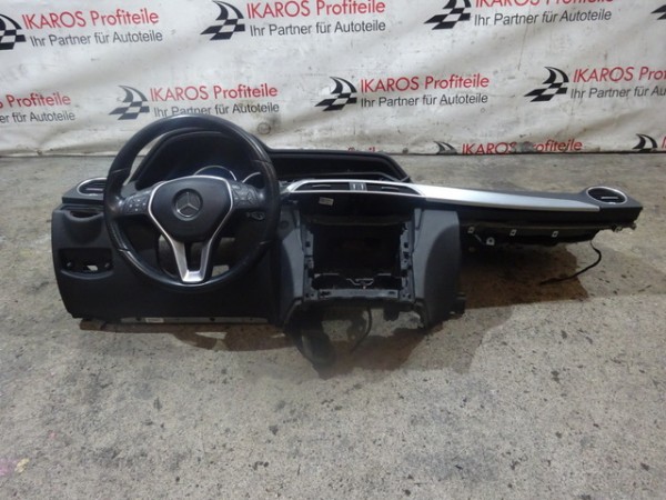 Mercedes C-Kl. W204 Facelift Armaturenbrett Lenkrad Dashboard