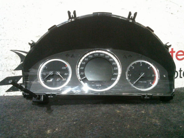Mercedes C-Klasse W204 Tacho A2049003702 Armaturentafel