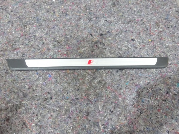Audi A4 8W Türschweller Blende Leiste S-Line vorne RE 8W0947418 A 