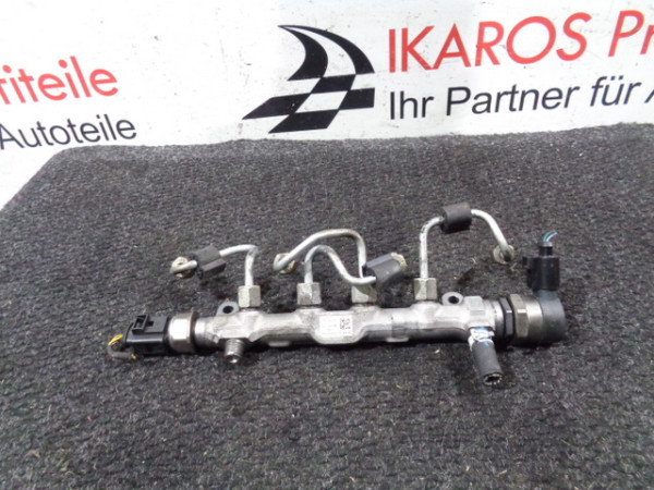 VW Passat Kraftstoffverteiler Einspritzdüse Einspritzleiste 04L089