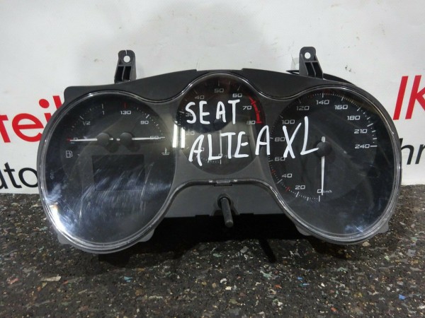 Seat Altea XL 5P Tacho Kombiinstrument Tachometet 1P0920810E