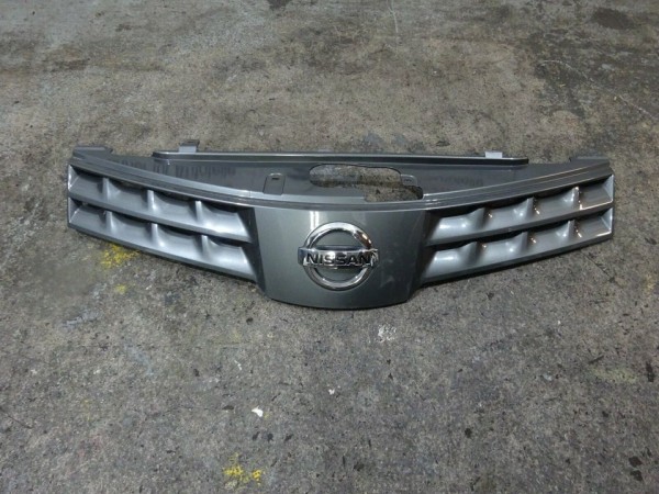 Nissan Note Kühlergrill Frontgrill Grill 62310 9U00 9U100 beschädigt