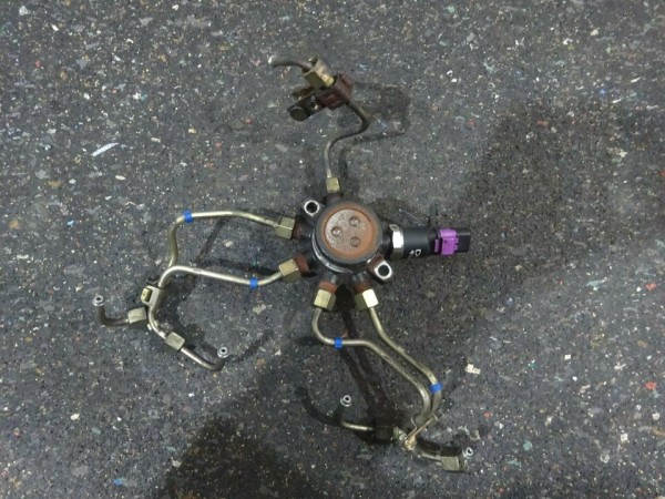 Ford Focus l 1 Kraftstoffverteiler Verteiler 1S4Q-9B280-AB