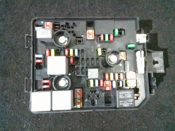 Opel Corsa E Zentralelektrik Sicherungskasten Sicherung 39036045