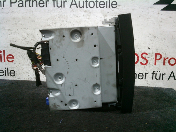 Mercedes E-Klasse W212 Autoradio Radio CD-Player A2129005312