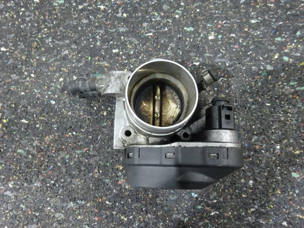VW Passat 3B Audi A4 Drosselklappe 06B133062F Drosselklappe
