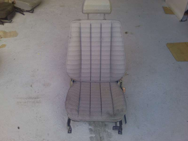 Mercedes 190 W201 Beifahrersitz vorne rechts Sitz Stoffsitz