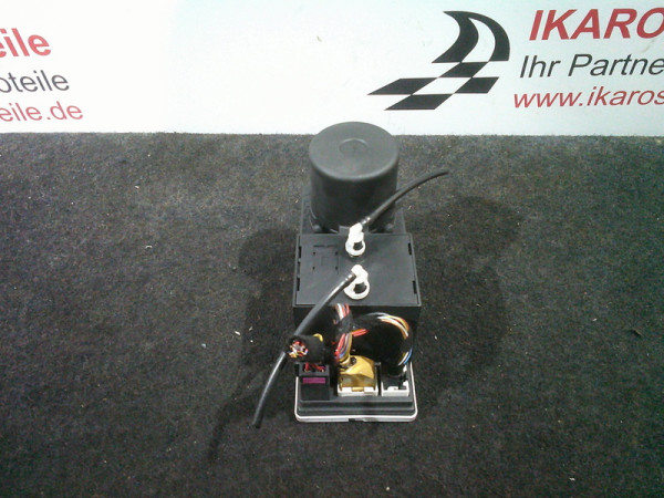 Audi A4 Zentralverriegelung Pumpe 8D0862257B