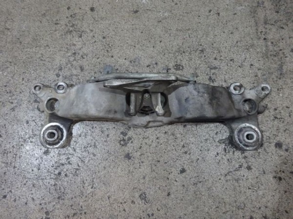 Audi A4 8E B6 B7 Getriebehalter Halter Querträger 8E0399263 S