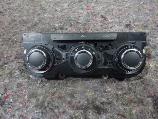 Skoda Octavia II Klimabedienteil Heizungsregler Klima 3T0820047H