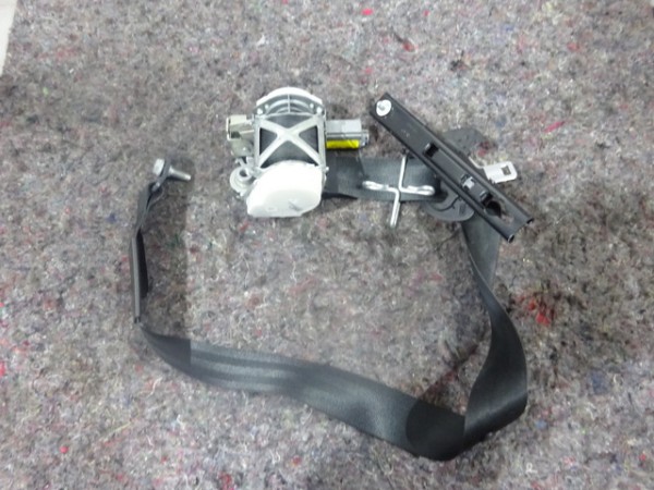 Peugeot 3008 Sicherheitsgurt Gurt Gurtstraffer links vorne Fahrerseite 9681974480