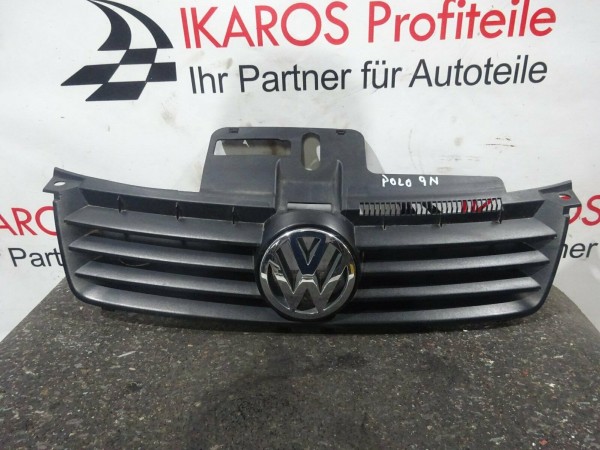 VW Polo 9N Grillt Frontgrill Kühlergrill mit Emblem 6Q0853651