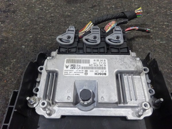 Peugeot 407 Fensterheberschalter Schalter vorne links 96468704 XT