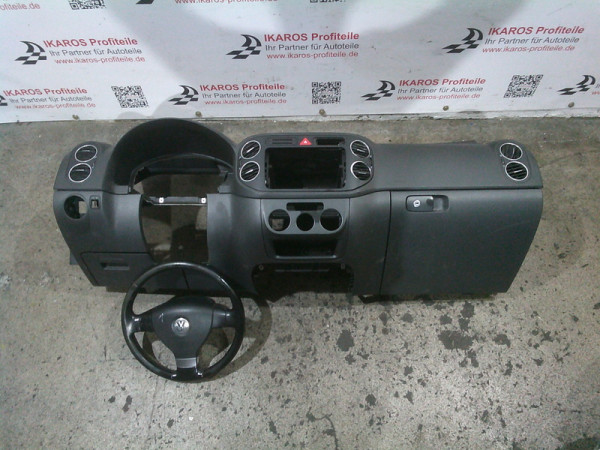 VW Golf V Plus 5M Armaturenbrett mit Lenkrad u Abdeckung Cockpit 