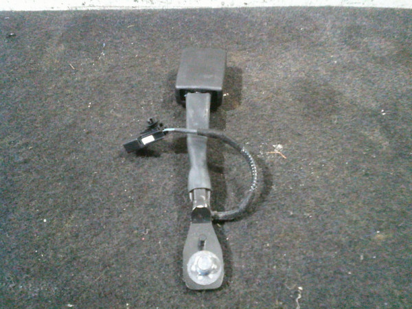 Opel Mokka Gurtschloss Gurtstraffer links Fahrerseite 95104556