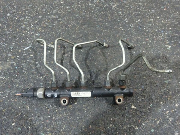 Ford Peugeot Citröen Einspritzleiste Leiste Anlage 96852975-02