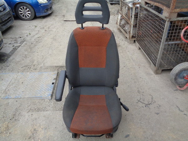 Fiat Ducato 250 Fahrersitz vorne links Fahrerseite sitz Stoff KN