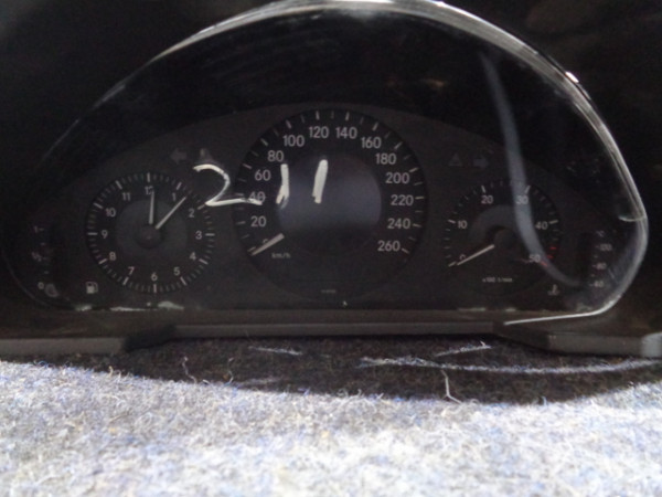 Mercedes E-Klasse W211 Tacho Kombiinstrument Tachometer A2115400347