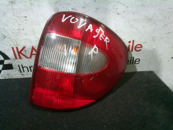 Chrysler Voyager GK GY Rücklicht Rückleuchte hinten rechts Beifahrerseite
