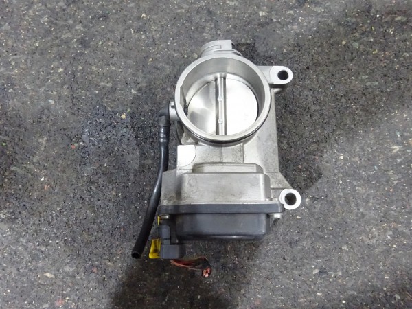 Renault Laguna ll 2 Drosselklappe Klappe Stutzen 8200063652