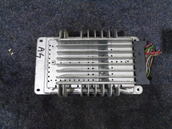 Audi A4 8E AMP Steuergerät Verstärker Bose