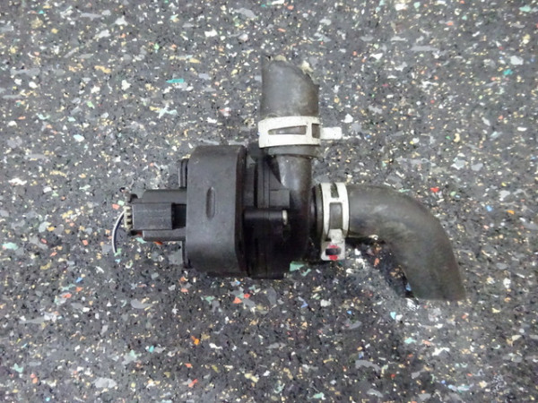 Mercedes E-Klasse W211 Zusatzwasserpumpe Wasserpumpe Pumpe A2118350028