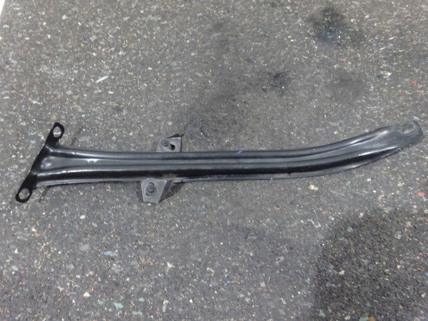 Mercedes C-Klasse W204 Verstärkung Halterung Halter Strebe A2046280124