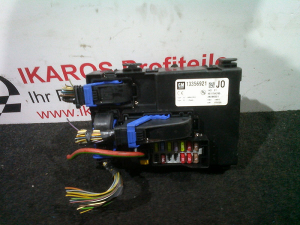 Opel Meriva B Sicherungskasten Steuergerät 13356921
