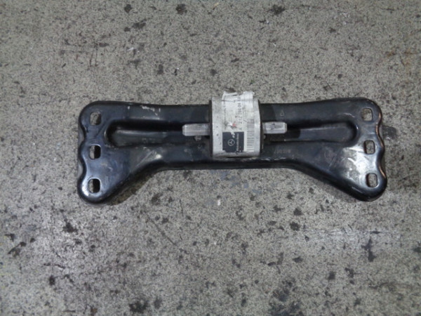 Mercedes E-Kl. W212 Getriebehalterung Halter Träger Getriebe A2122422201