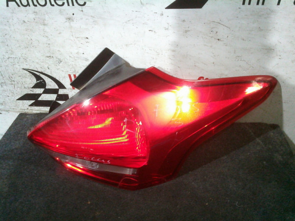 Ford Focus III 3 Limousine Rückleuchte hinten rechts Rücklicht