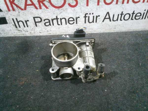 Nissan Note E11 Drosselklappe 1,6 L Motor Klappe